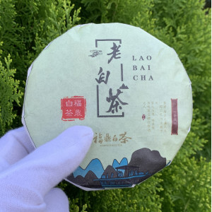 Белый чай Солнечные Альпы 2012 года аромат финика 100 г